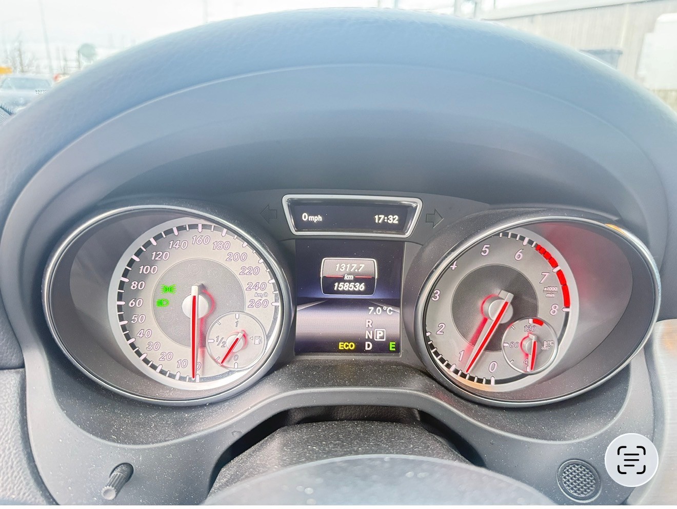 MERCEDES-BENZ CLA 200 AMG Line 7G-DCT-image-9