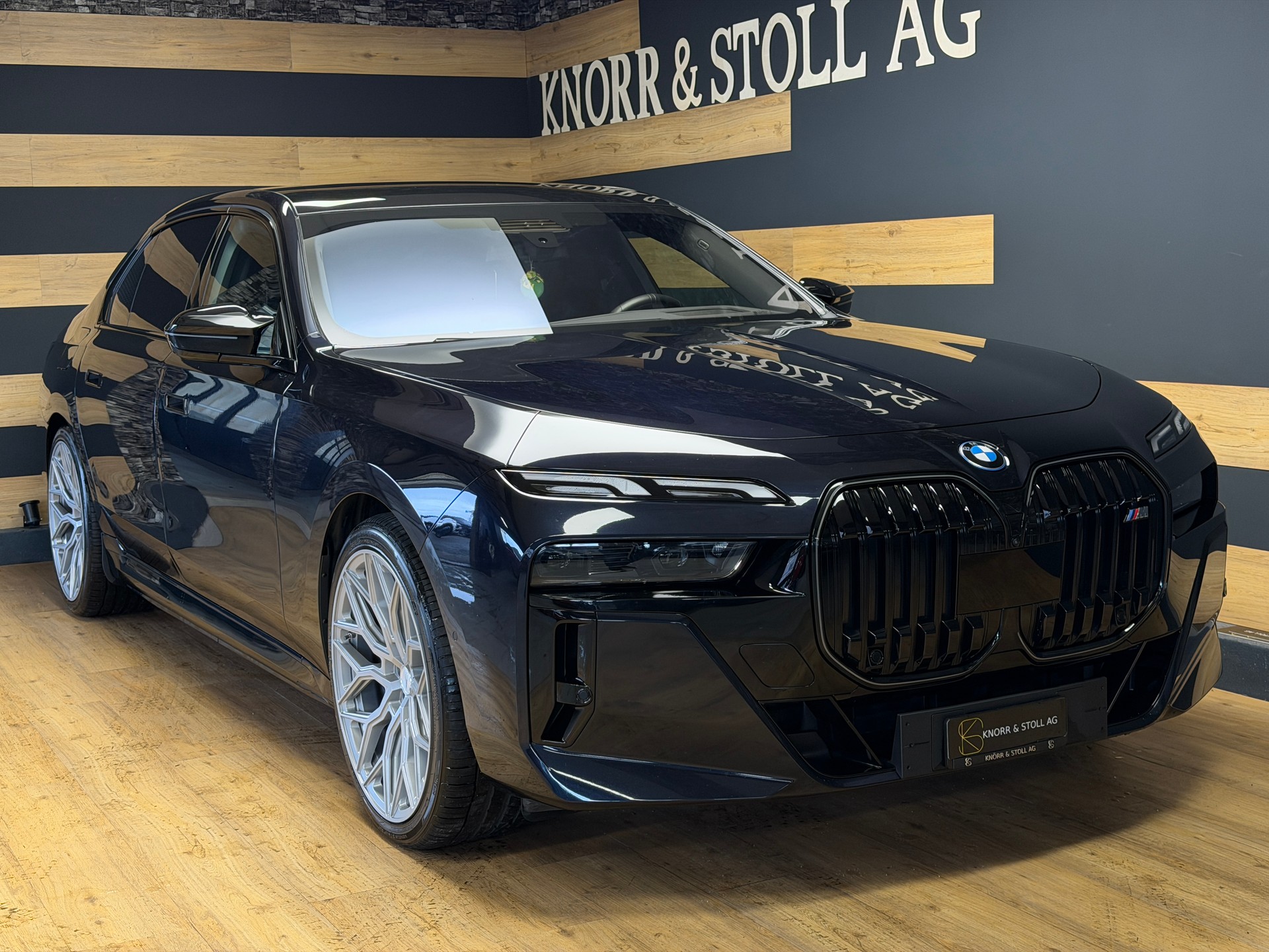 BMW M760e xDrive M SPORT Steptronic-image-2