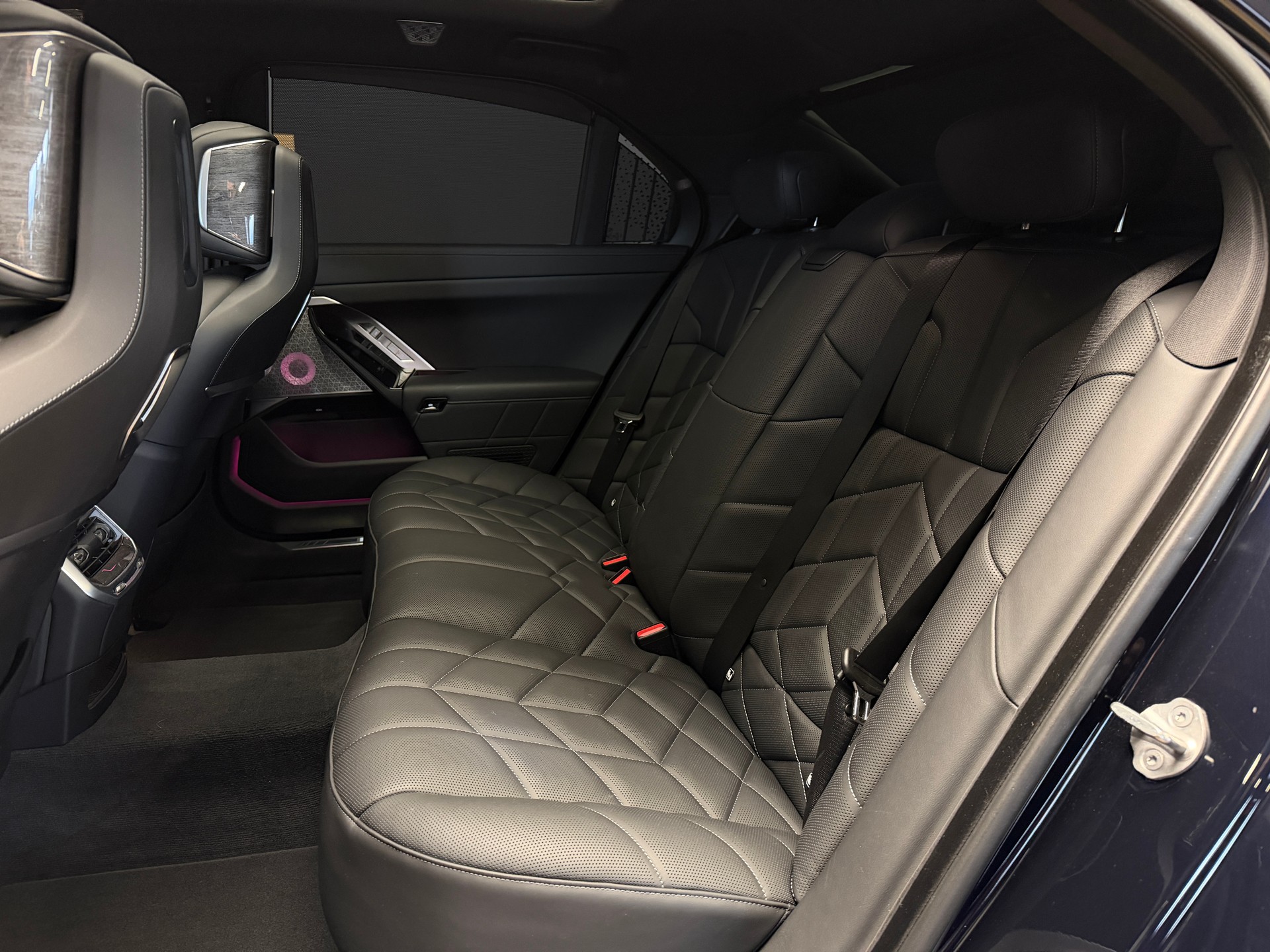 BMW M760e xDrive M SPORT Steptronic-image-15