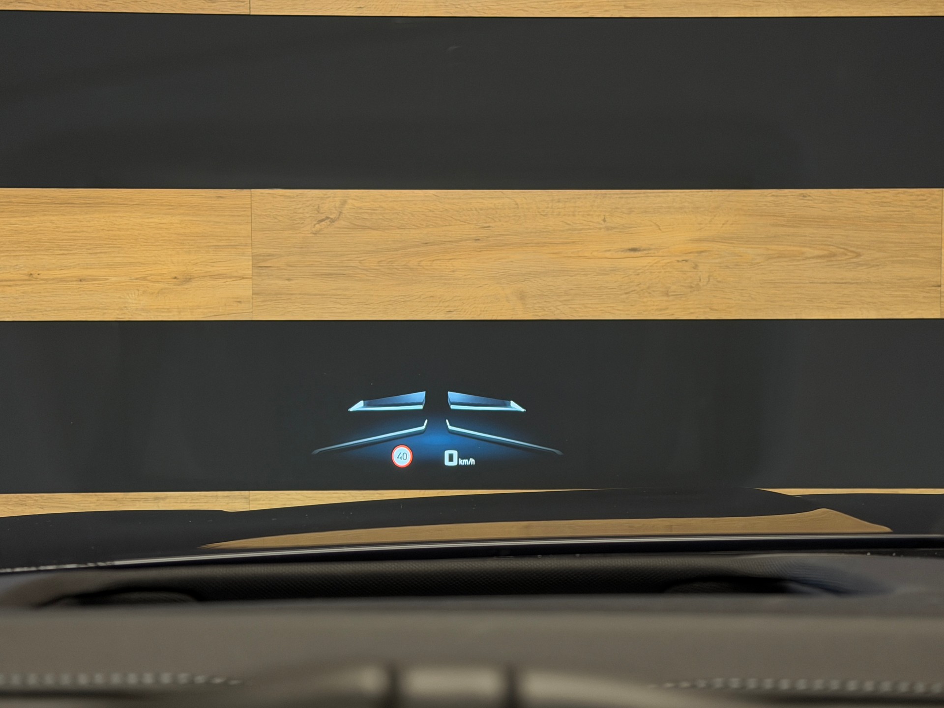 BMW M760e xDrive M SPORT Steptronic-image-8