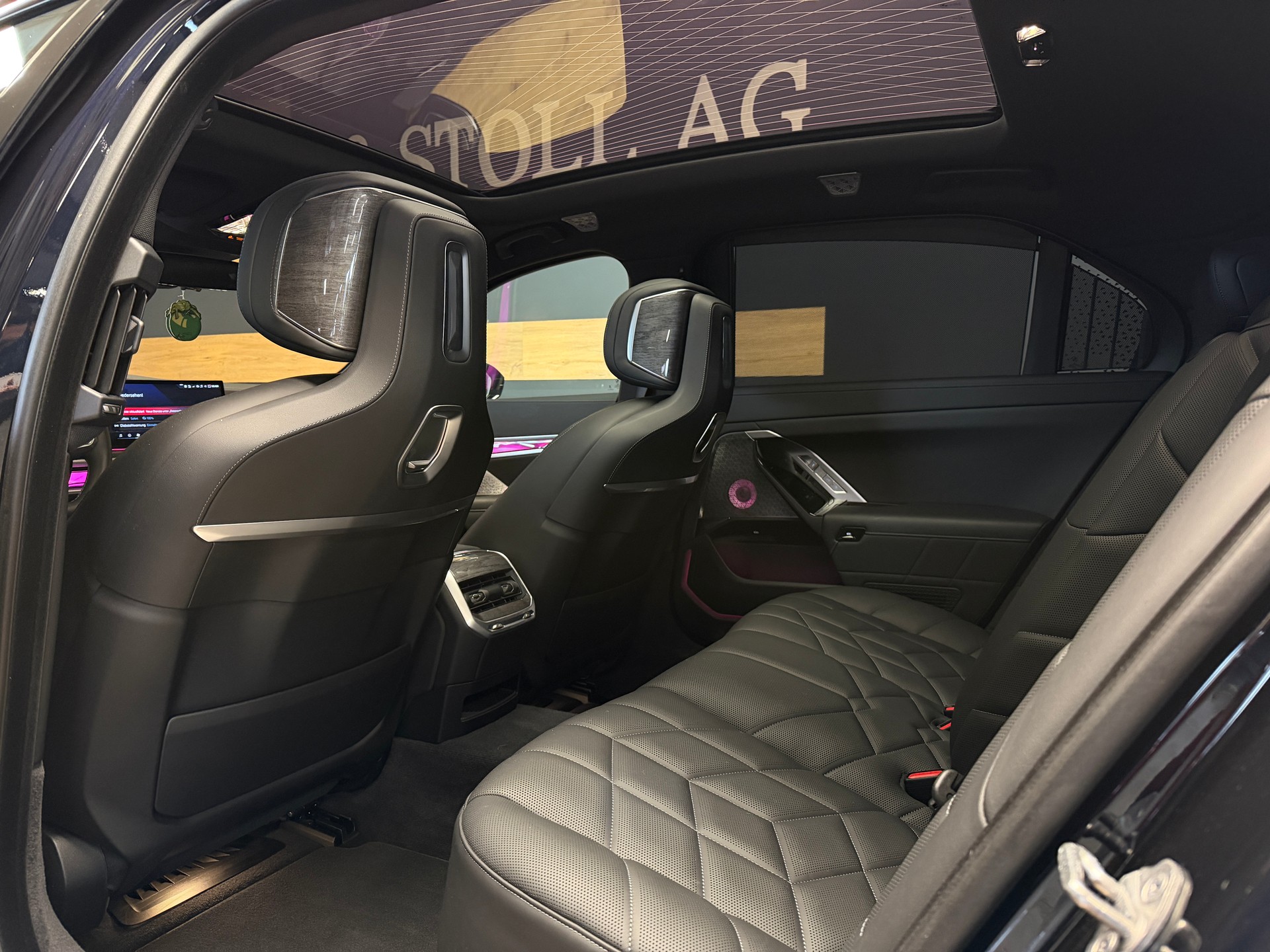 BMW M760e xDrive M SPORT Steptronic-image-16
