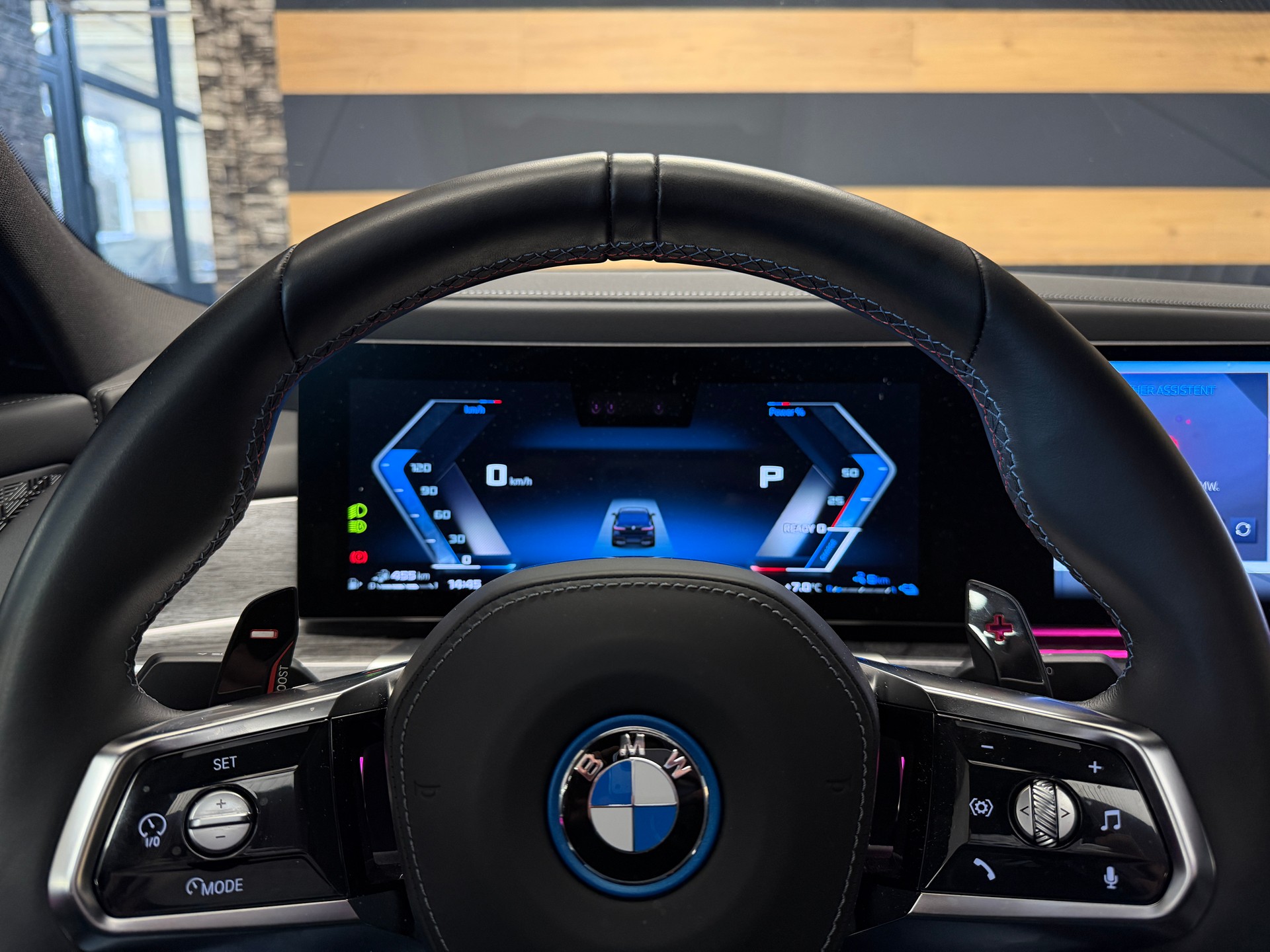 BMW M760e xDrive M SPORT Steptronic-image-9