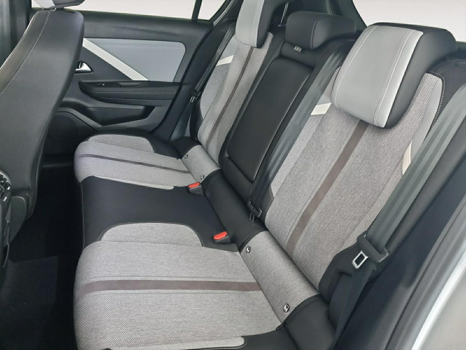 OPEL Astra Elegance 1.2 Turbo *AHK*-image-14