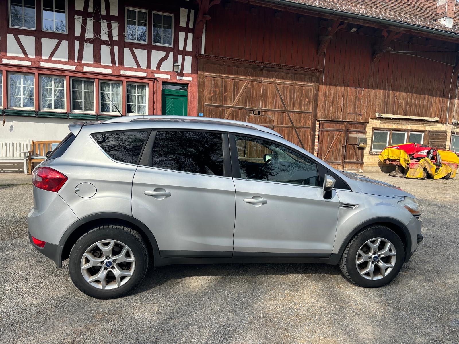 FORD Kuga 2.0 TDCi Carving 2WD-image-6