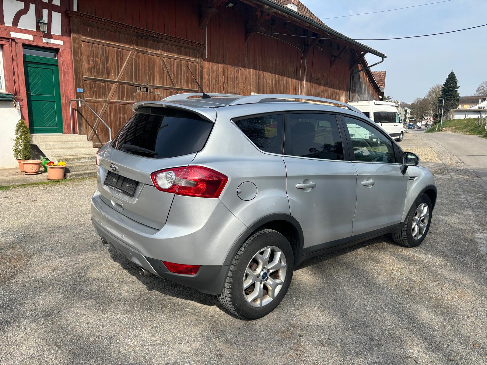 FORD Kuga 2.0 TDCi Carving 2WD-image-2
