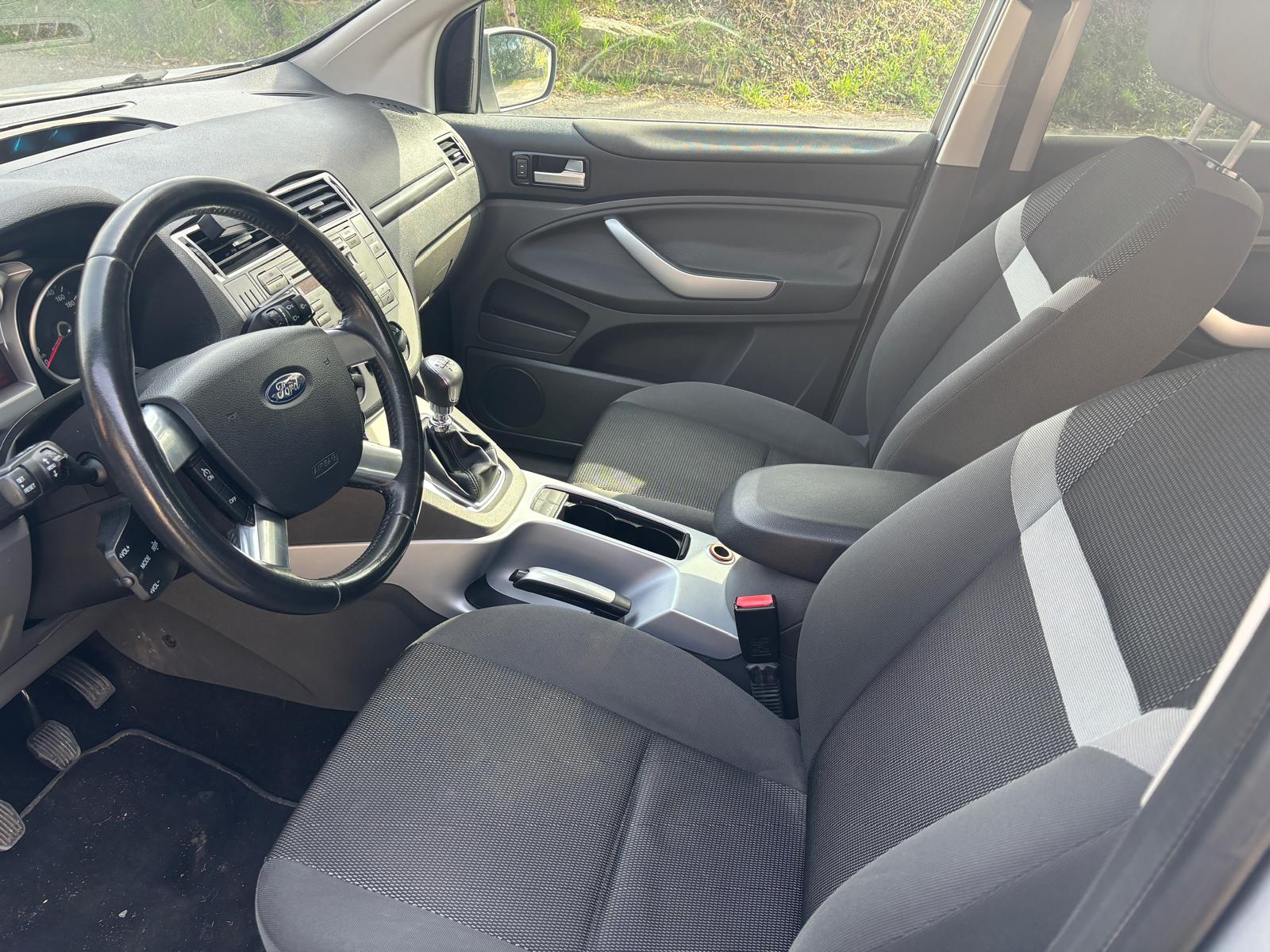 FORD Kuga 2.0 TDCi Carving 2WD-image-9