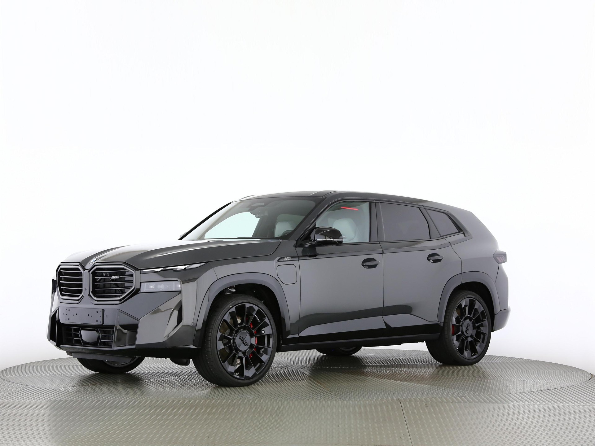 BMW XM 50e Plug-in Hybrid-image-8