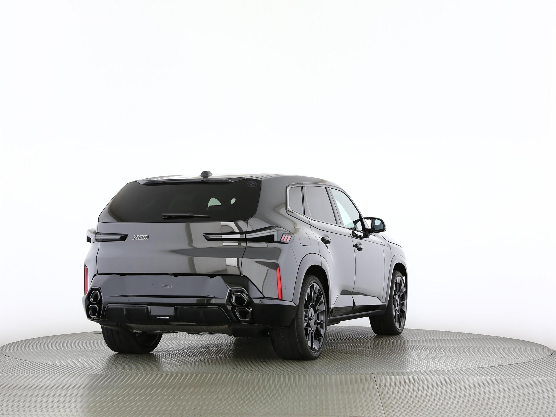 BMW XM 50e Plug-in Hybrid-image-18