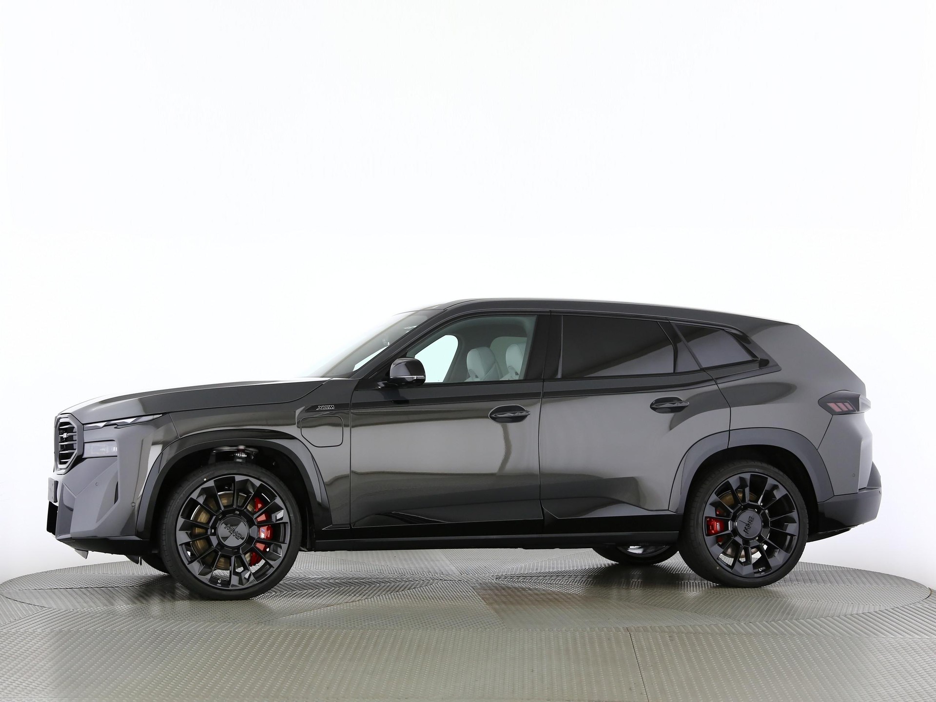 BMW XM 50e Plug-in Hybrid-image-10
