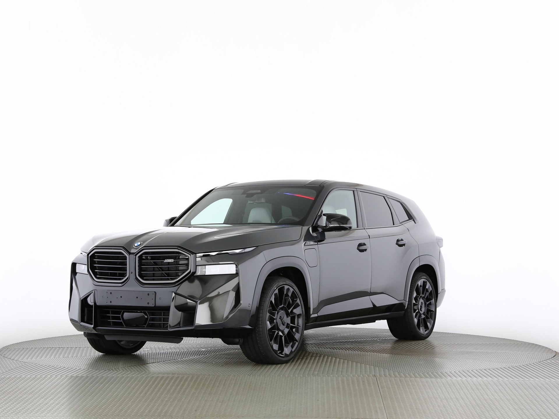 BMW XM 50e Plug-in Hybrid-image-7