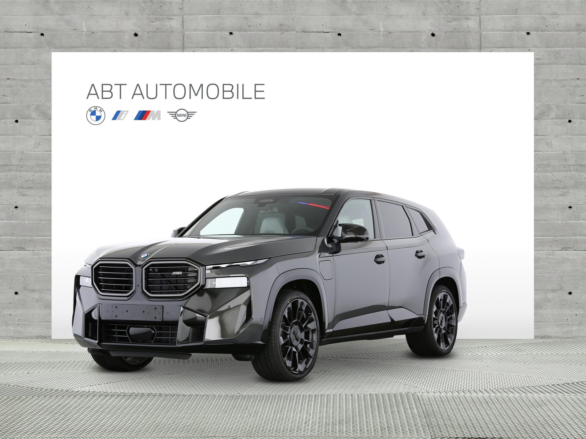 BMW XM 50e Plug-in Hybrid-image-0