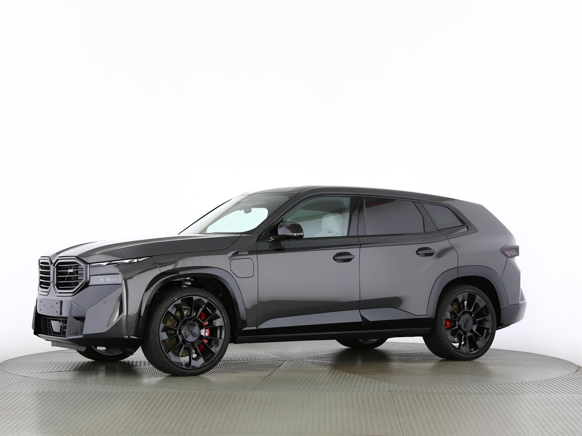 BMW XM 50e Plug-in Hybrid-image-9