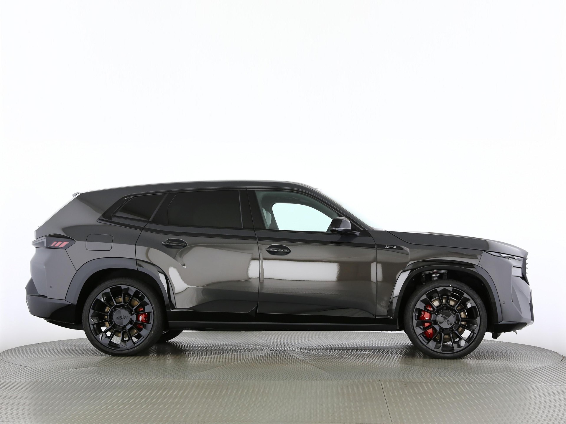 BMW XM 50e Plug-in Hybrid-image-23