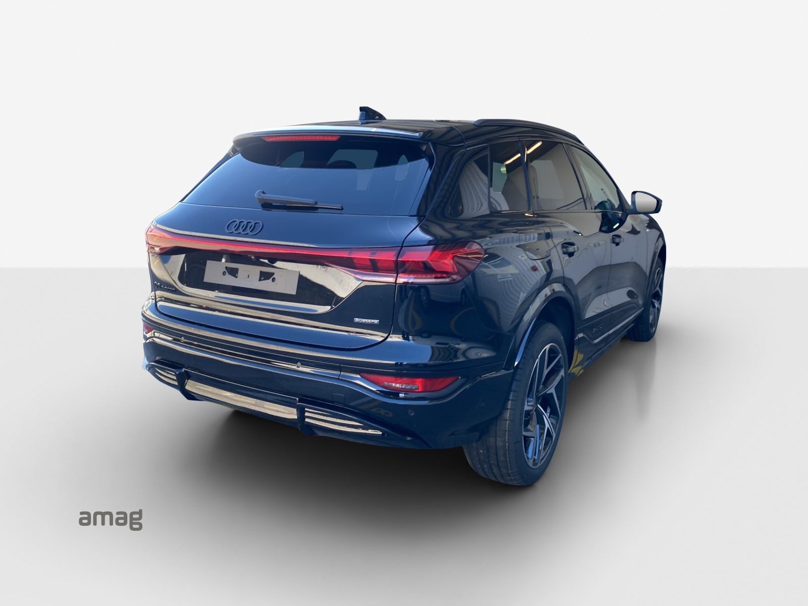 AUDI Q6 e-tron quattro-image-4
