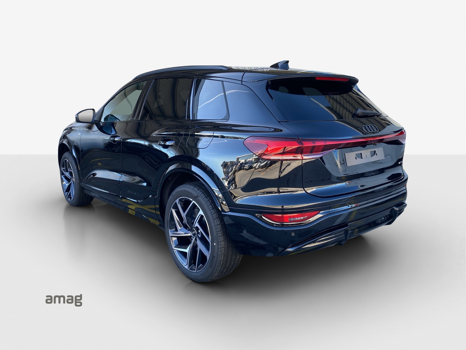 AUDI Q6 e-tron quattro-image-2