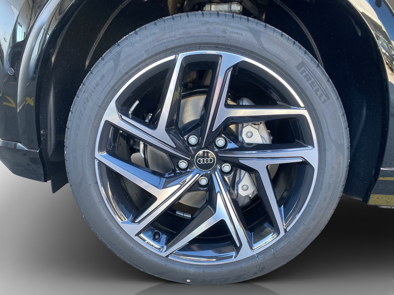AUDI Q6 e-tron quattro-image-15
