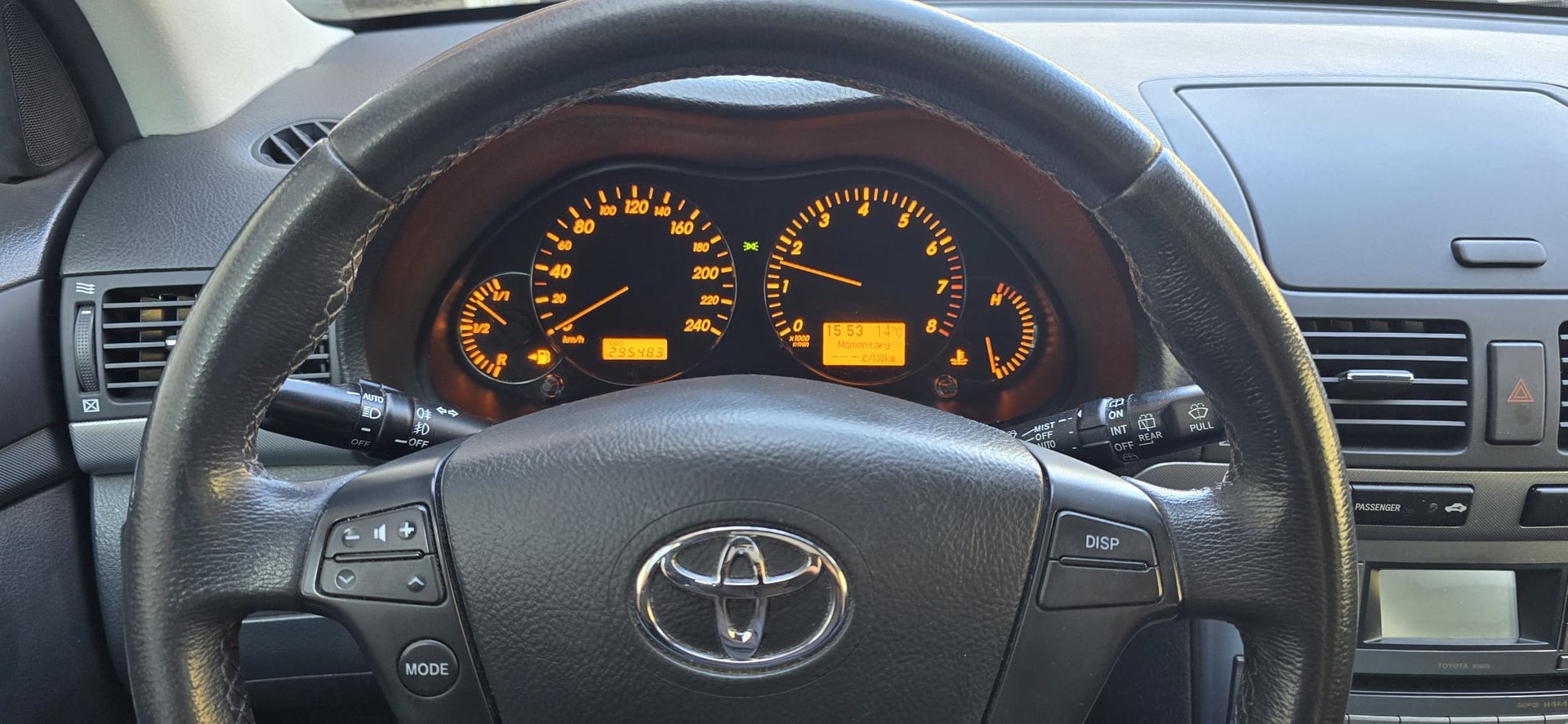 TOYOTA Avensis 1.8 VVT-i Linea Luna Liftback-image-7