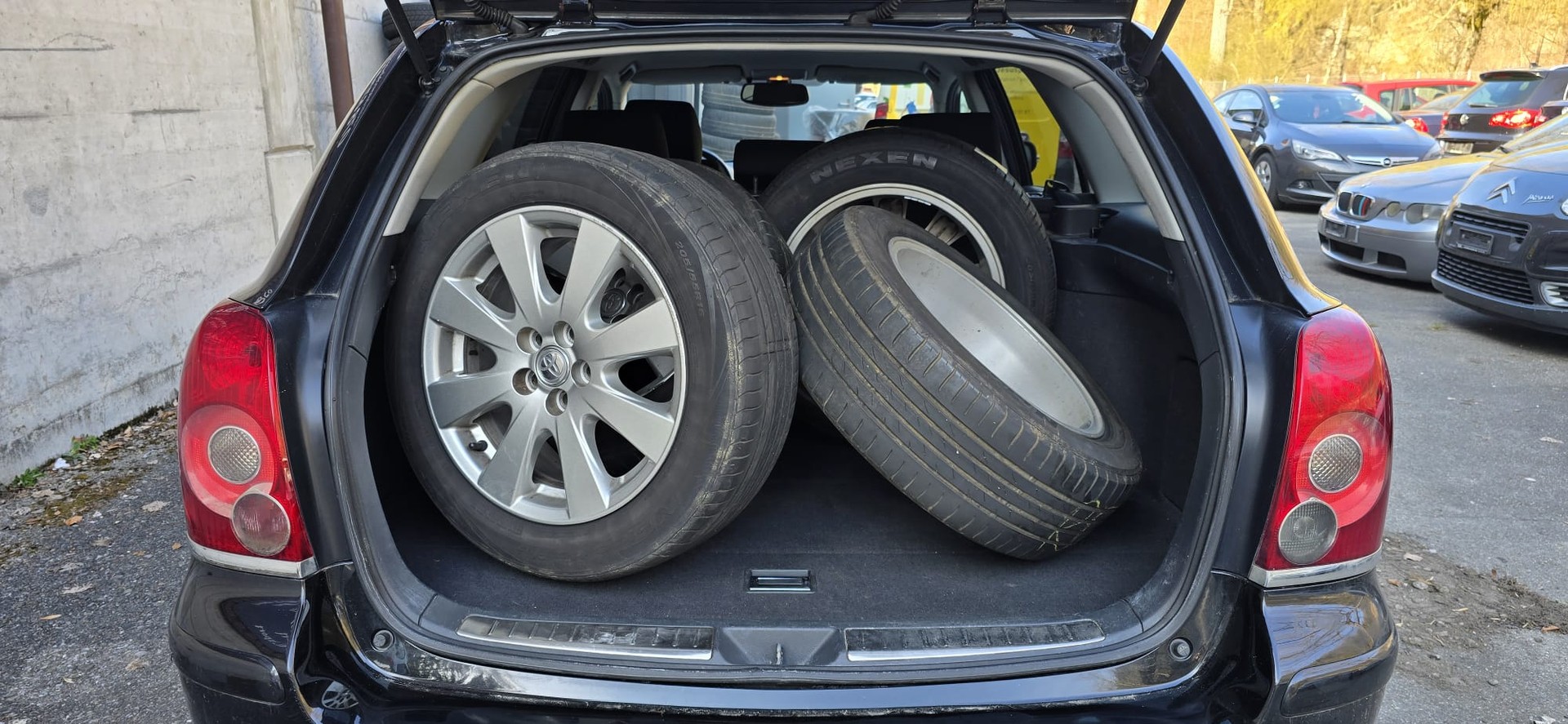 TOYOTA Avensis 1.8 VVT-i Linea Luna Liftback-image-4