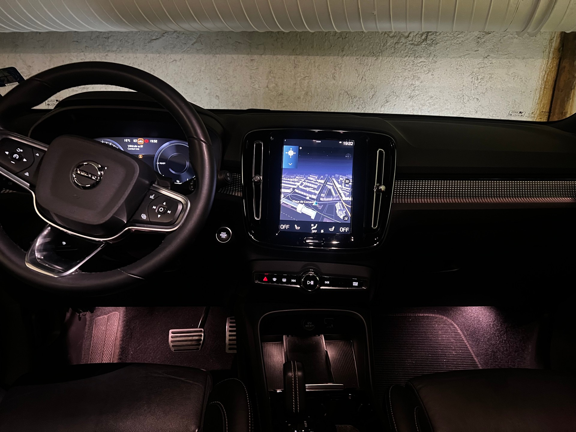 VOLVO XC40 T5 TwE R-Design DCT-image-1