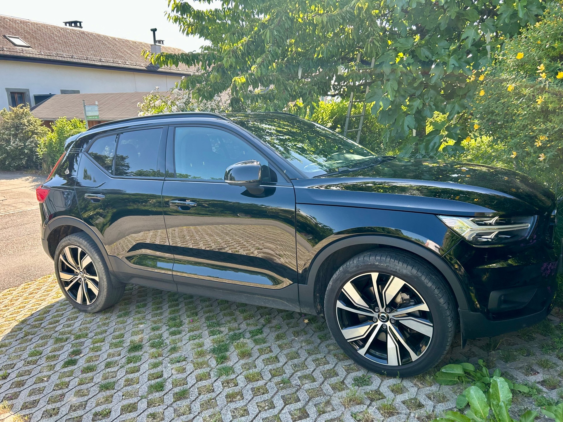 VOLVO XC40 T5 TwE R-Design DCT-image-0