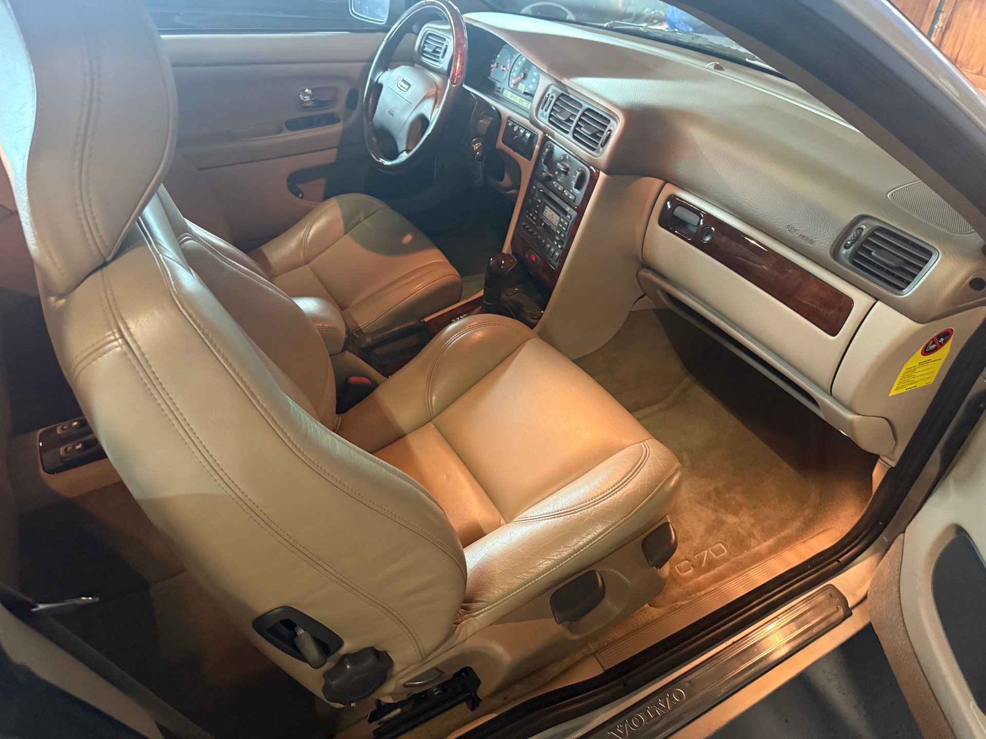 VOLVO C70 Cabriolet 2.4T-image-6