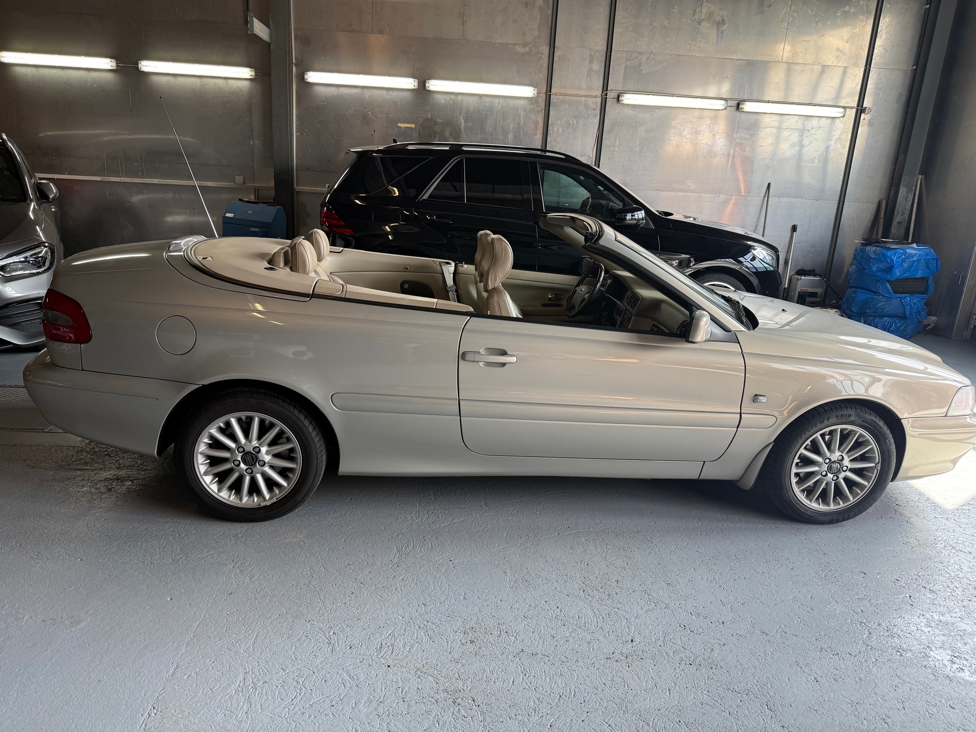 VOLVO C70 Cabriolet 2.4T-image-1