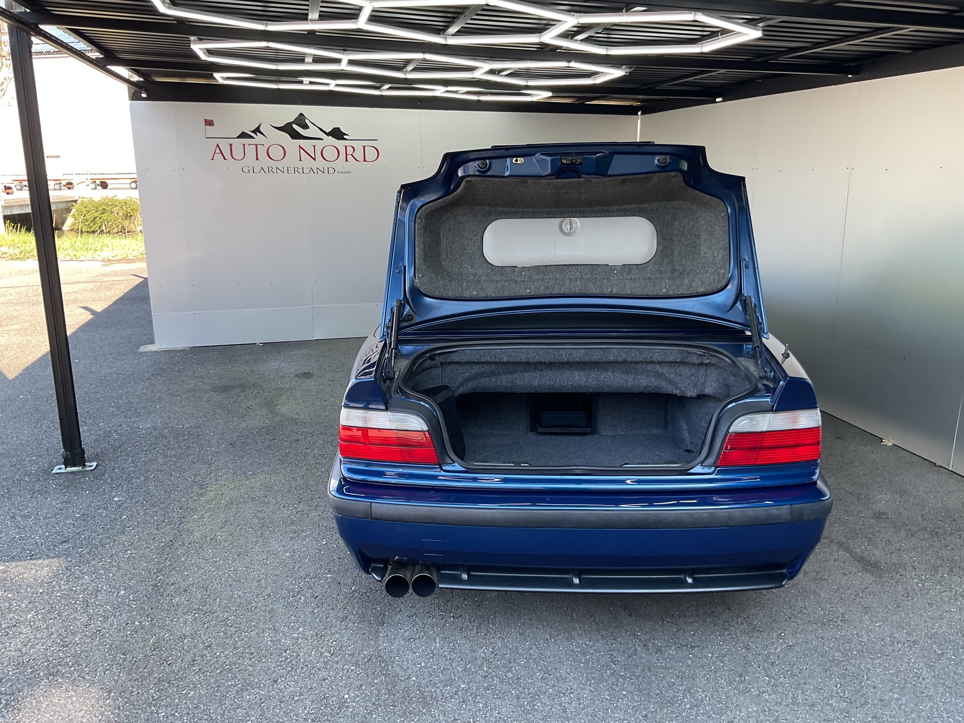 BMW 328i Cabrio-image-12