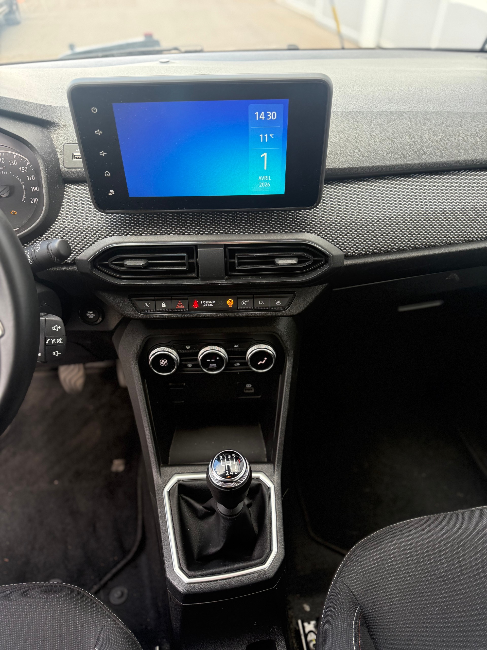 DACIA Jogger TCe 110 Extreme-image-8