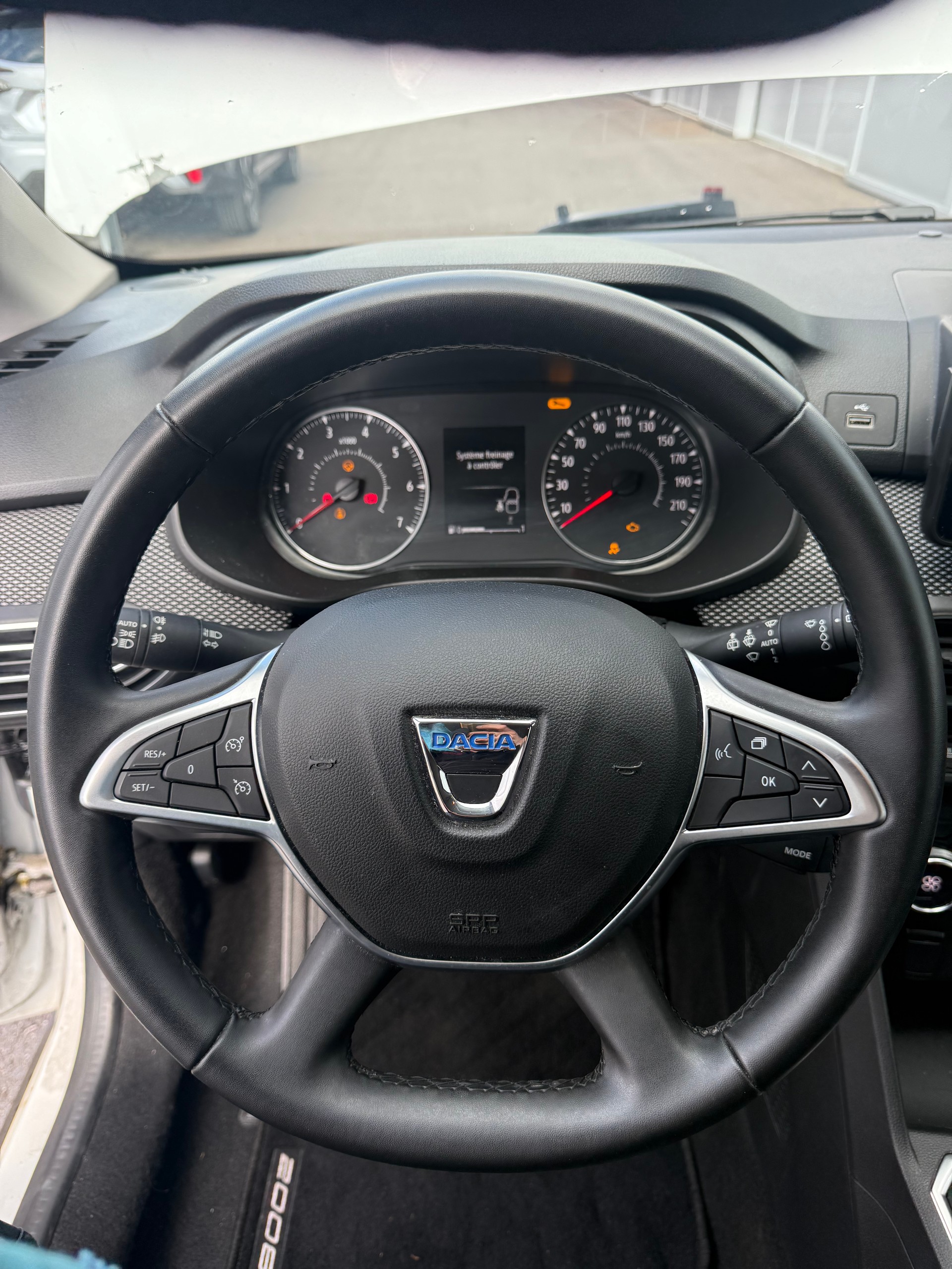 DACIA Jogger TCe 110 Extreme-image-6