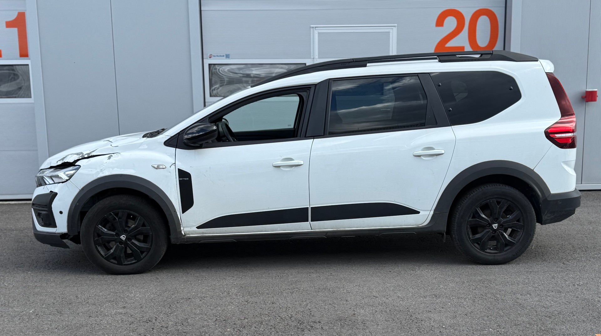 DACIA Jogger TCe 110 Extreme-image-4