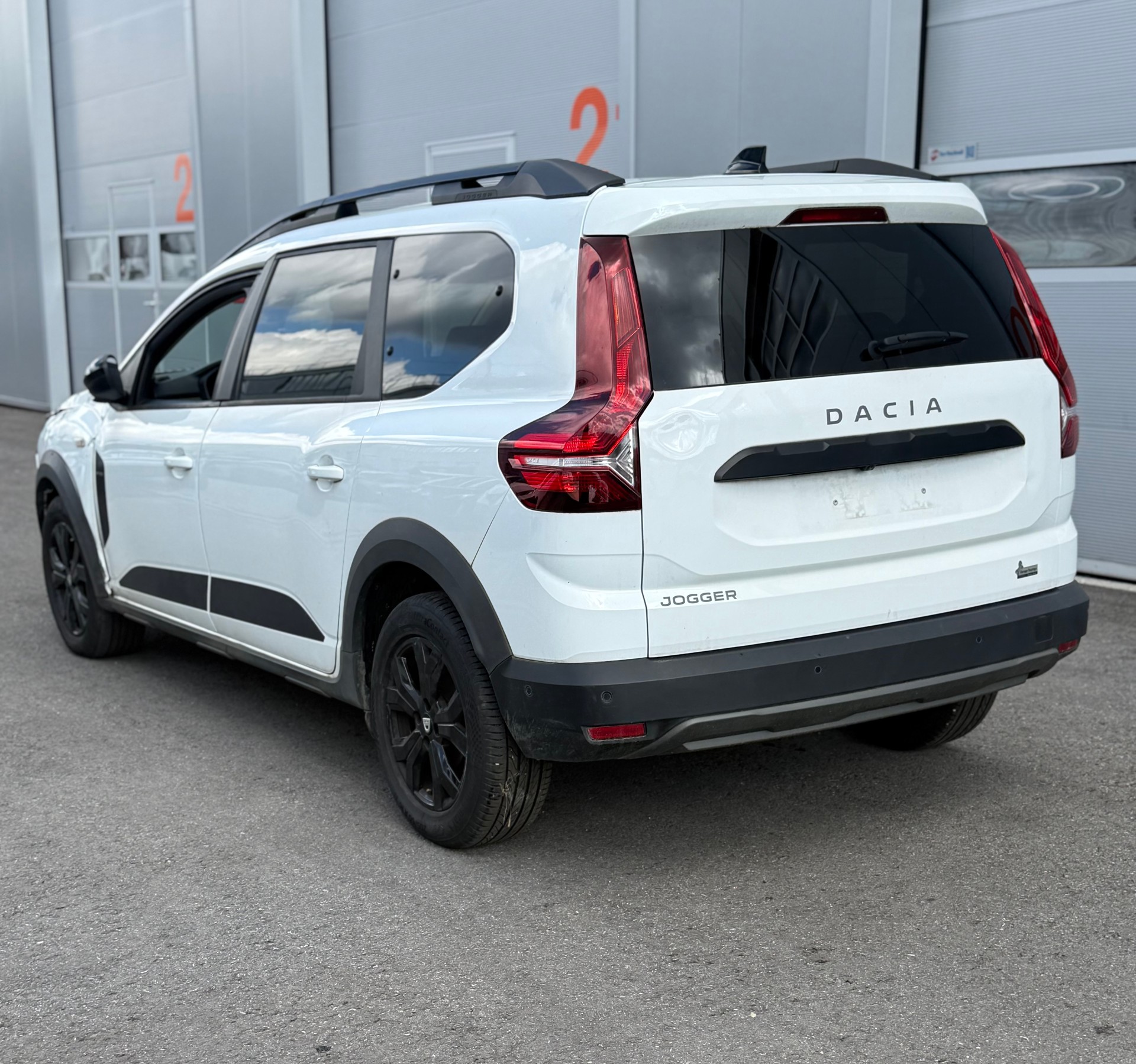 DACIA Jogger TCe 110 Extreme-image-2