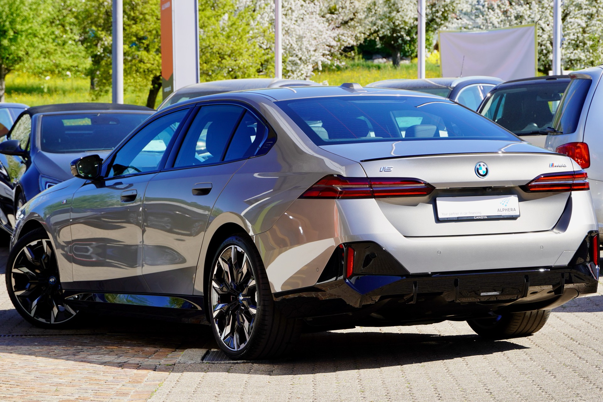 BMW i5 M60 xDrive M Sport Pro-image-5