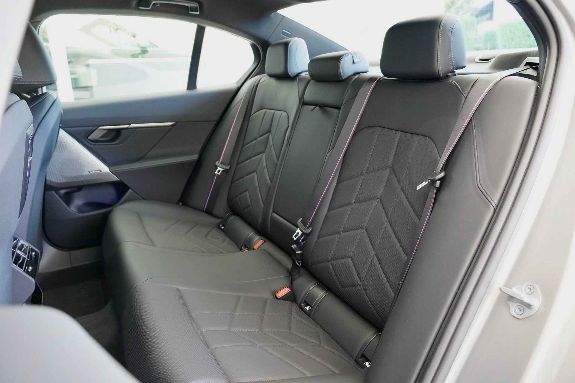 BMW i5 M60 xDrive M Sport Pro-image-13