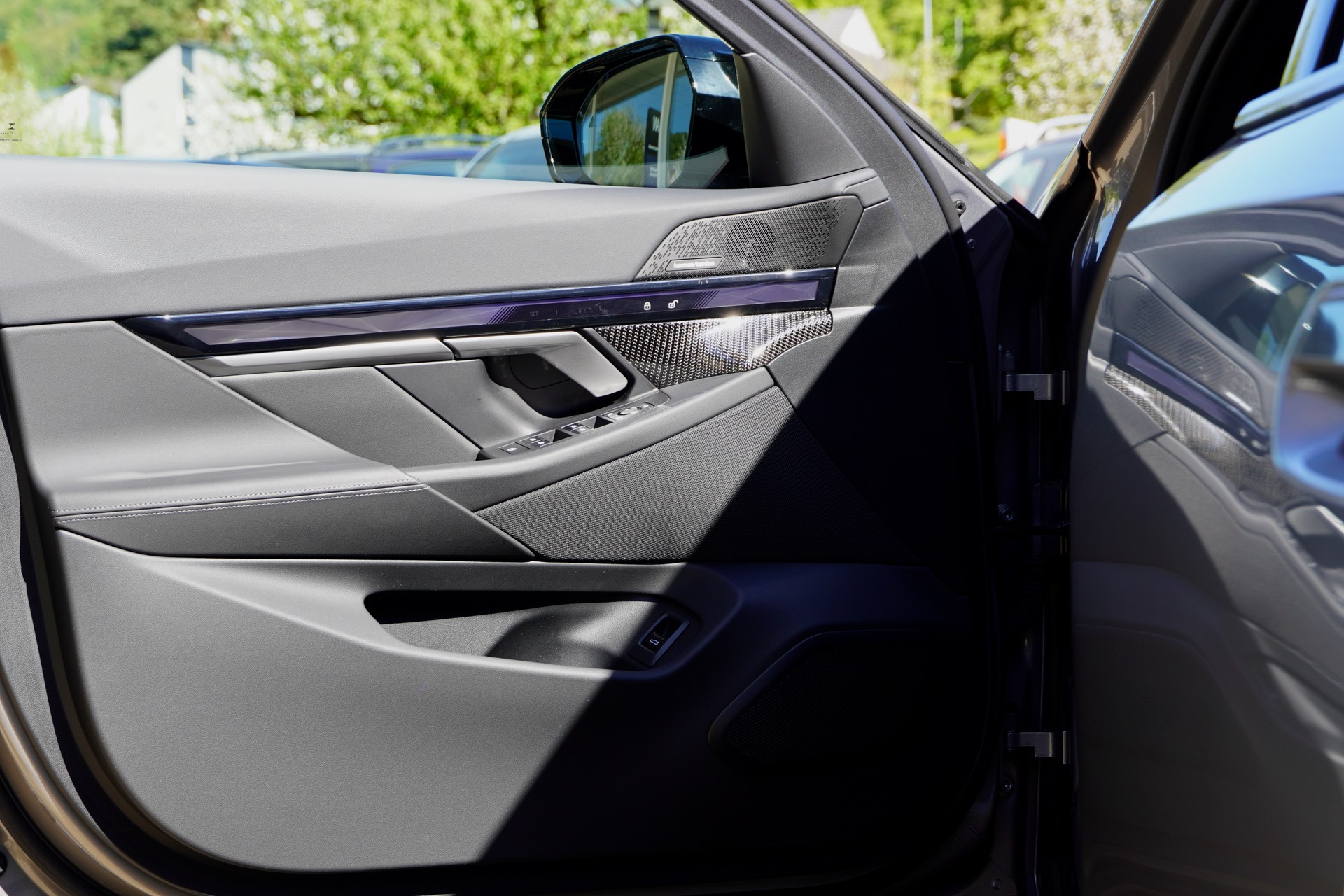 BMW i5 M60 xDrive M Sport Pro-image-8