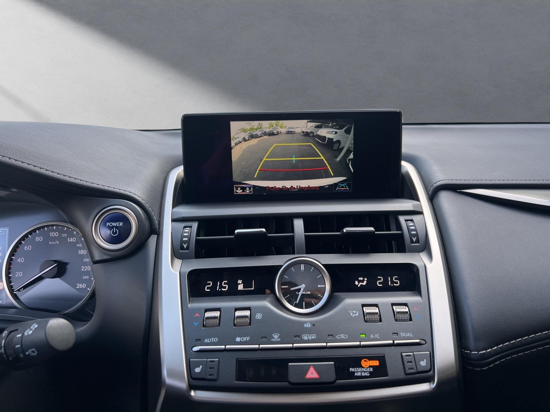 LEXUS NX 300h-image-7