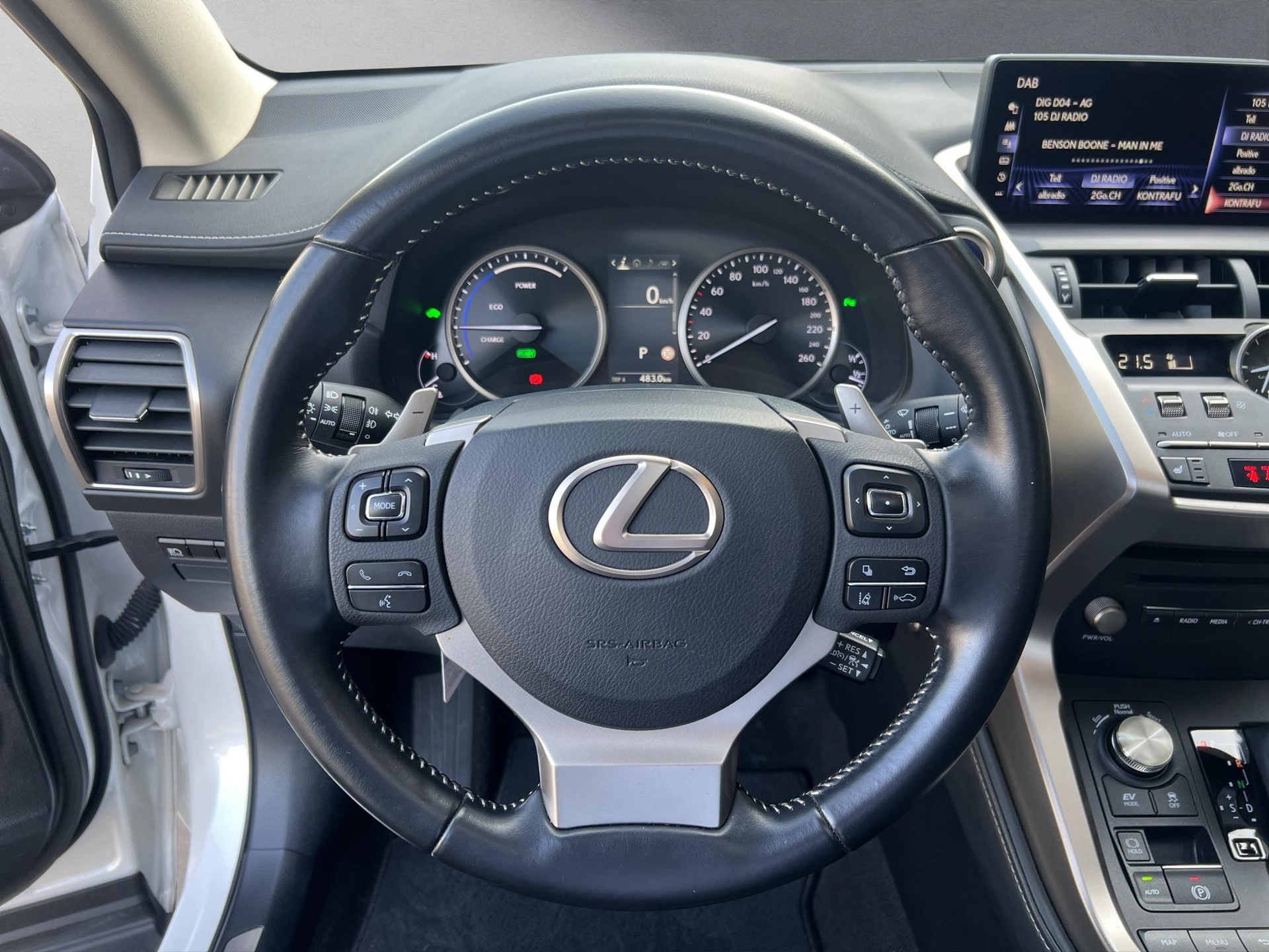 LEXUS NX 300h-image-4