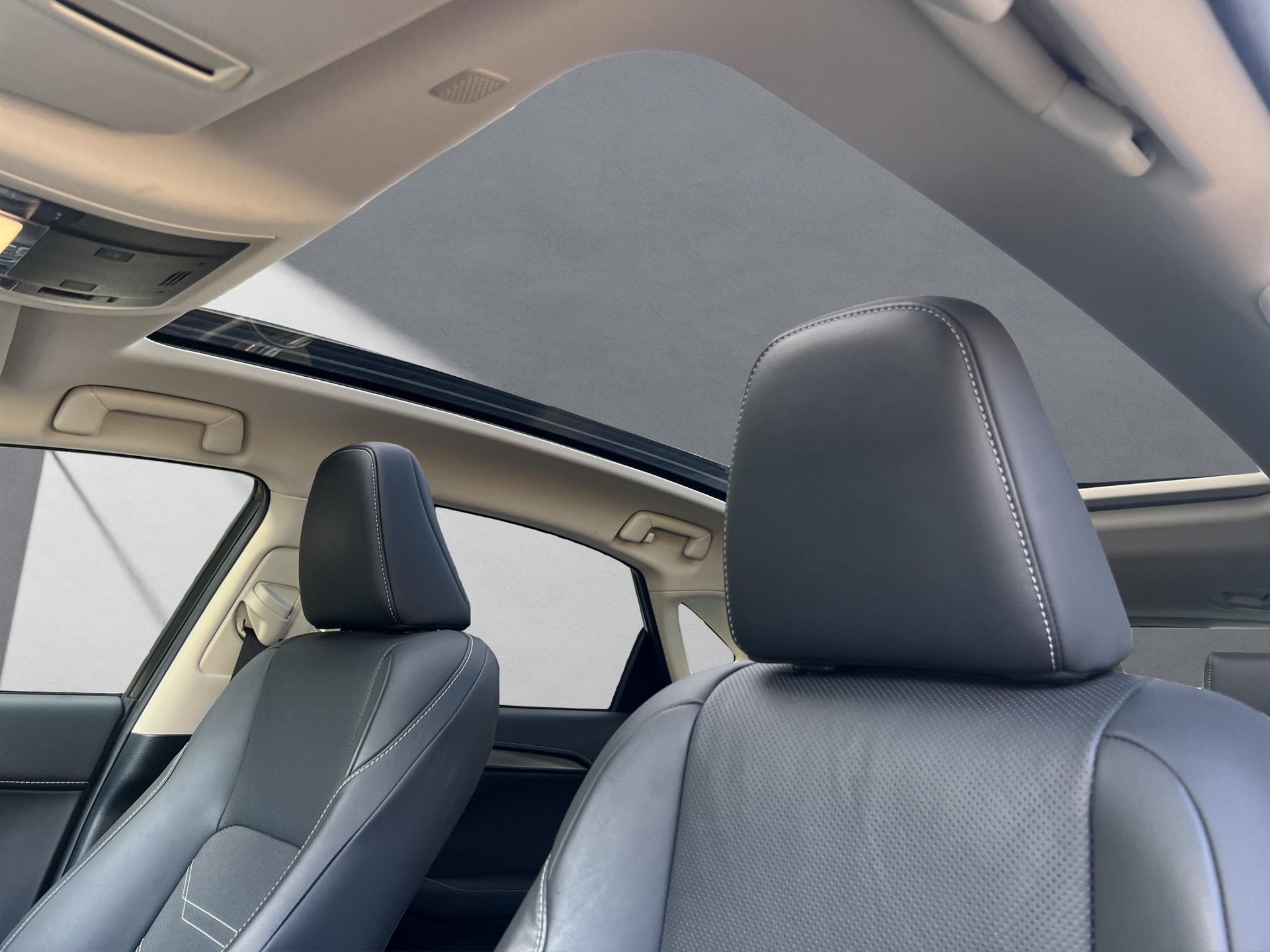 LEXUS NX 300h-image-11