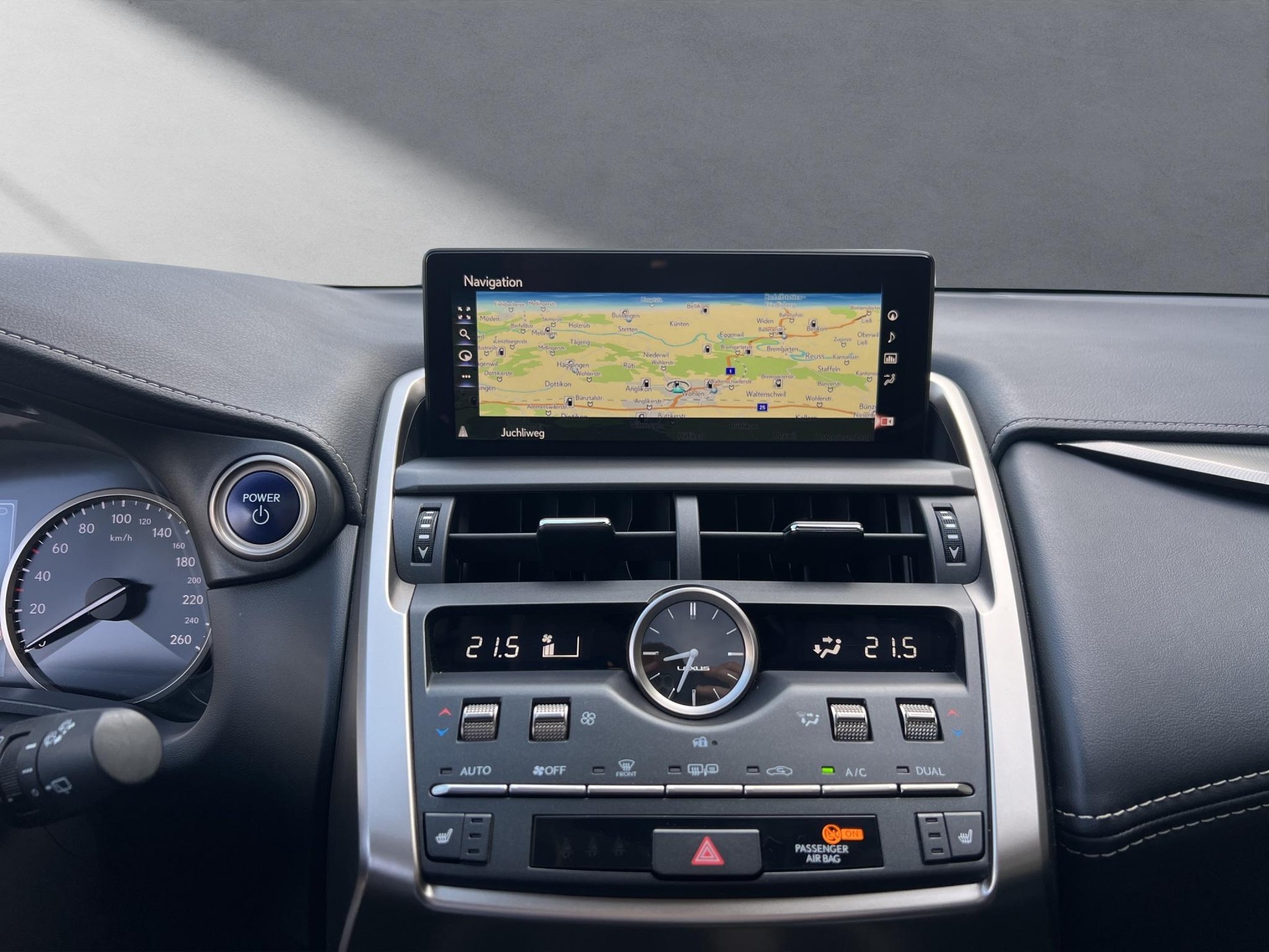 LEXUS NX 300h-image-6