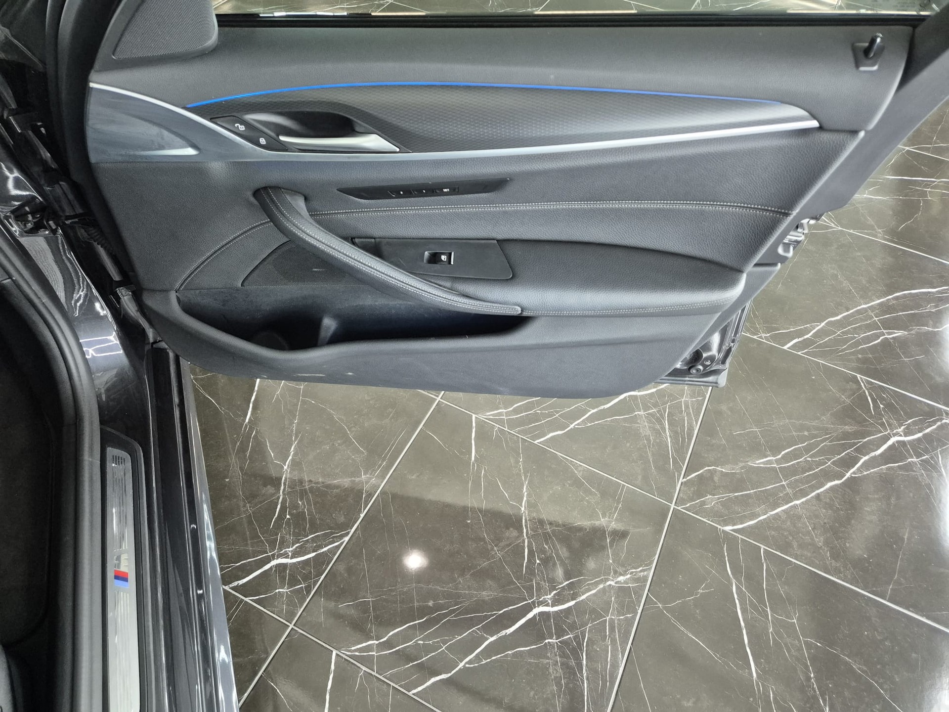 BMW 530e xDrive Touring M Sport Steptronic-image-27