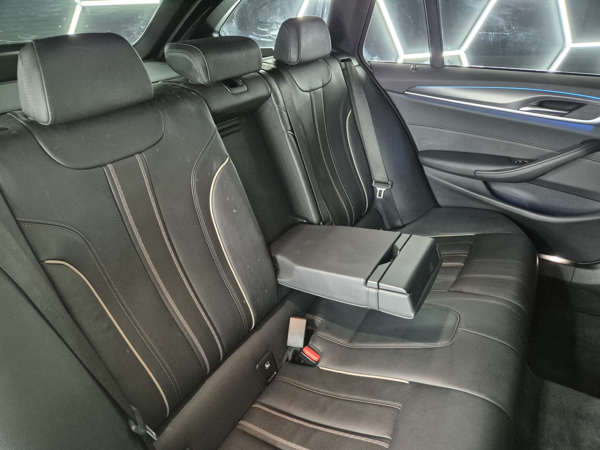 BMW 530e xDrive Touring M Sport Steptronic-image-23