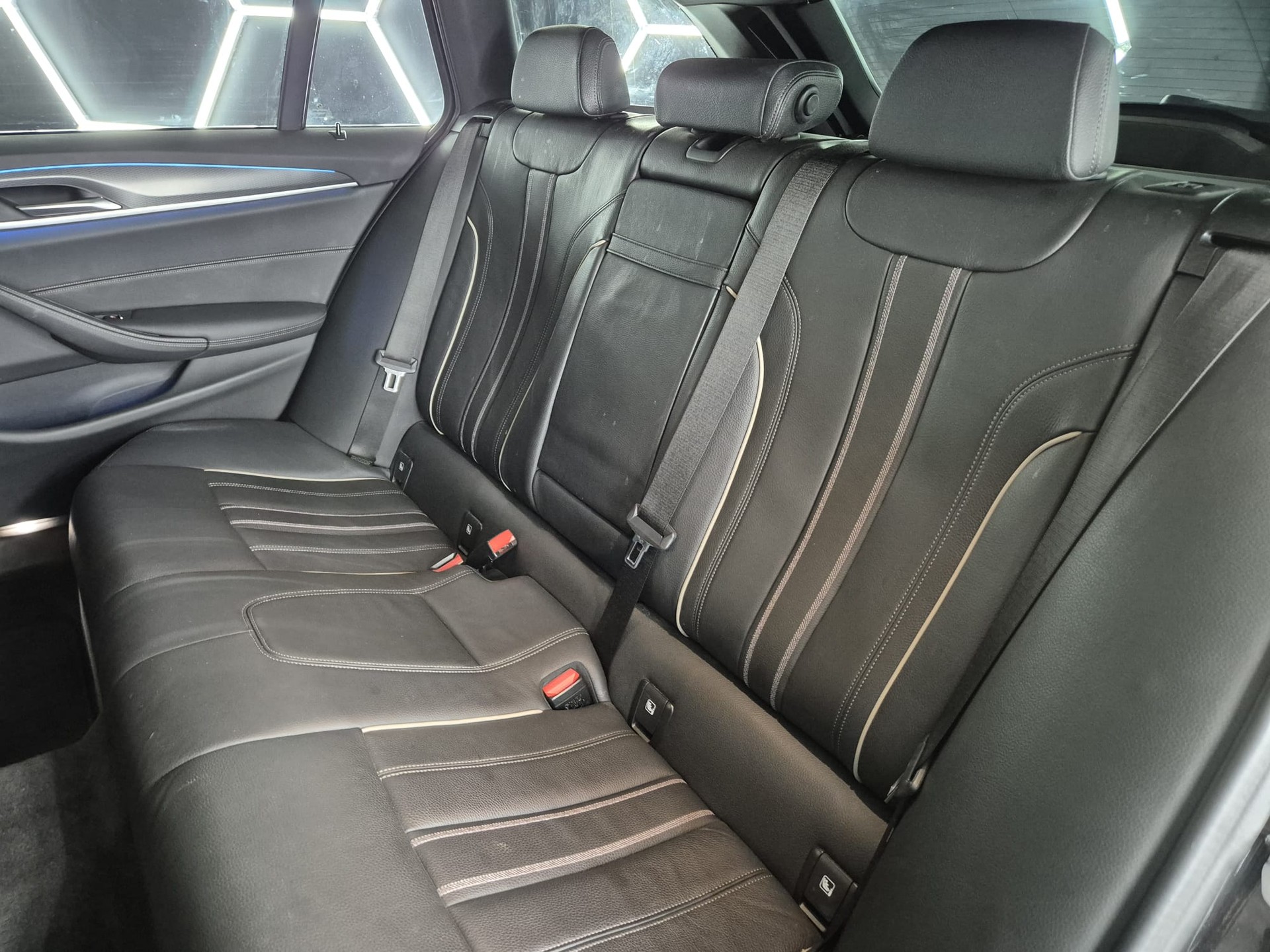BMW 530e xDrive Touring M Sport Steptronic-image-19