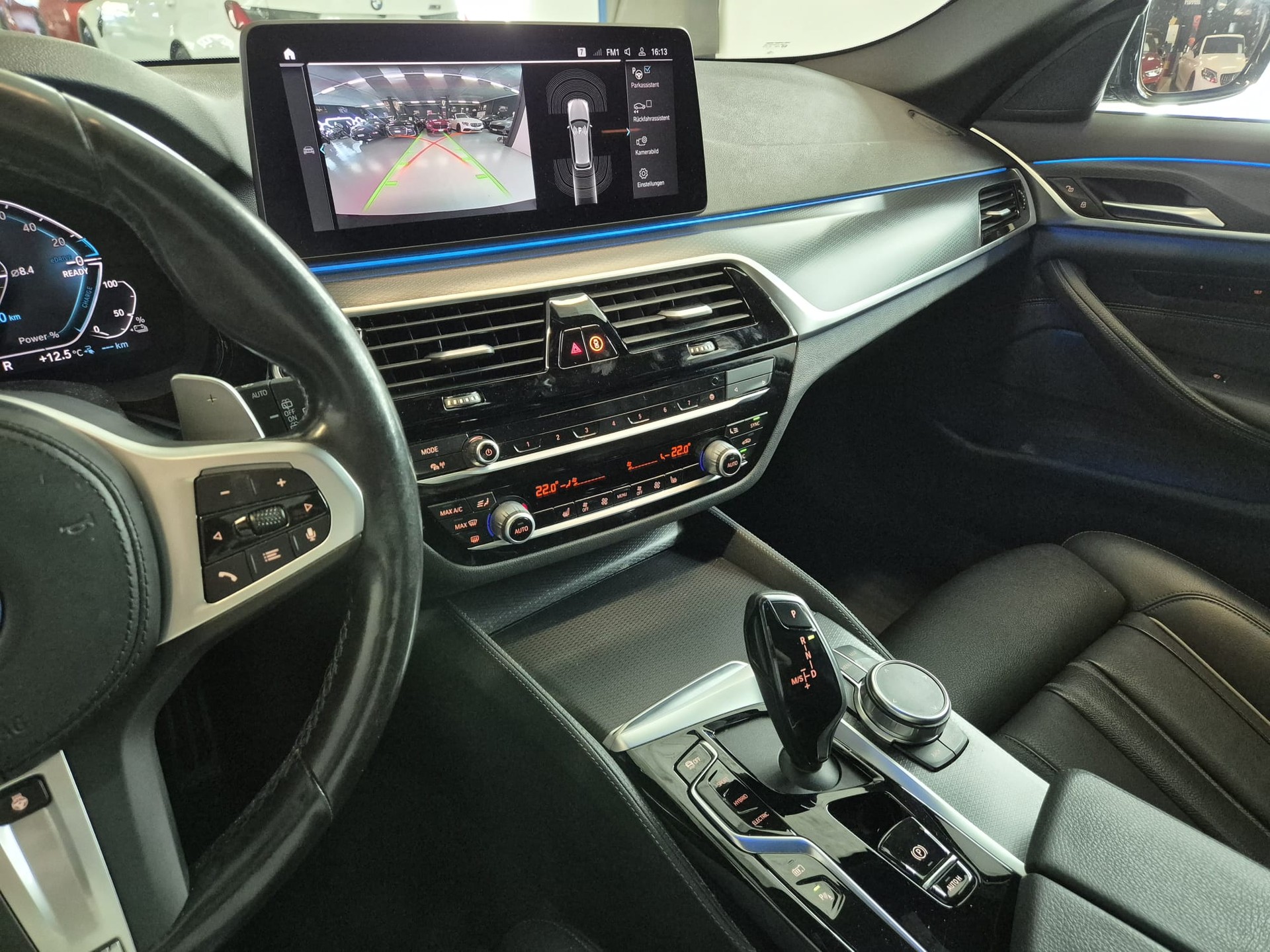 BMW 530e xDrive Touring M Sport Steptronic-image-30