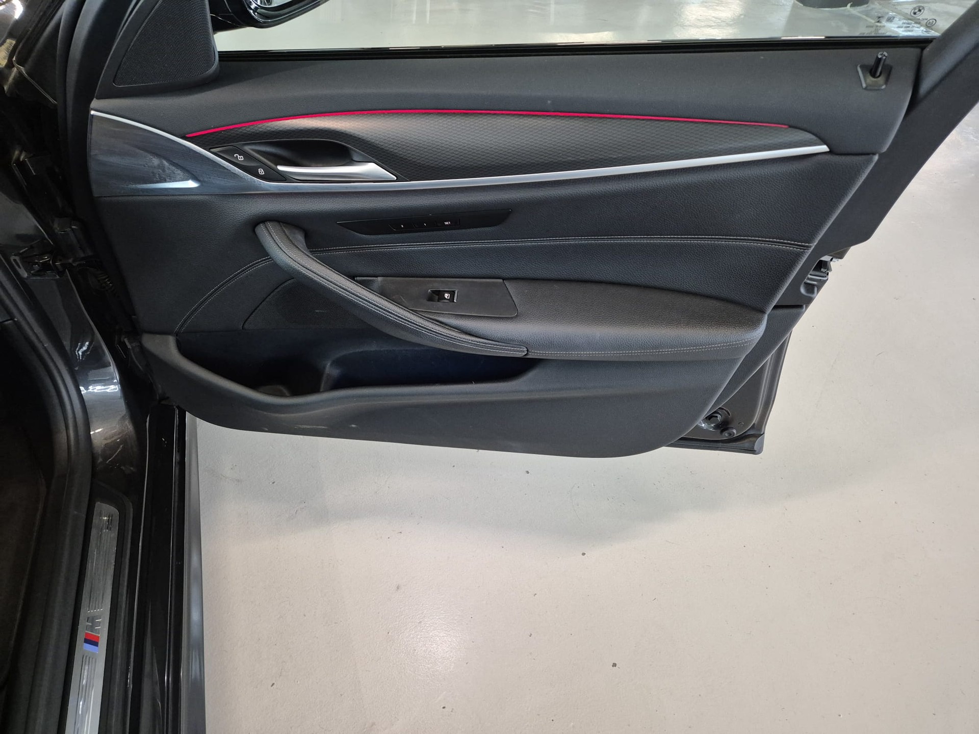 BMW 530e xDrive Touring M Sport Steptronic-image-27