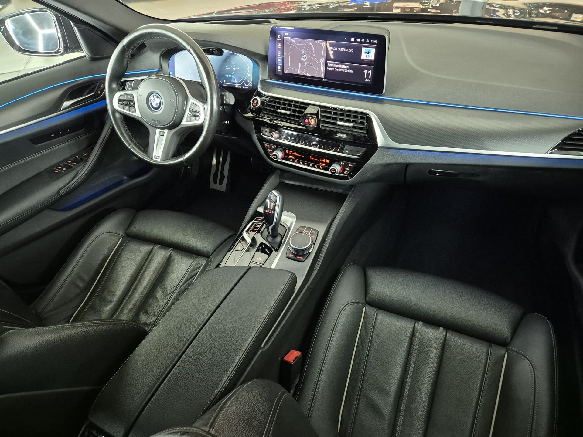 BMW 530e xDrive Touring M Sport Steptronic-image-30