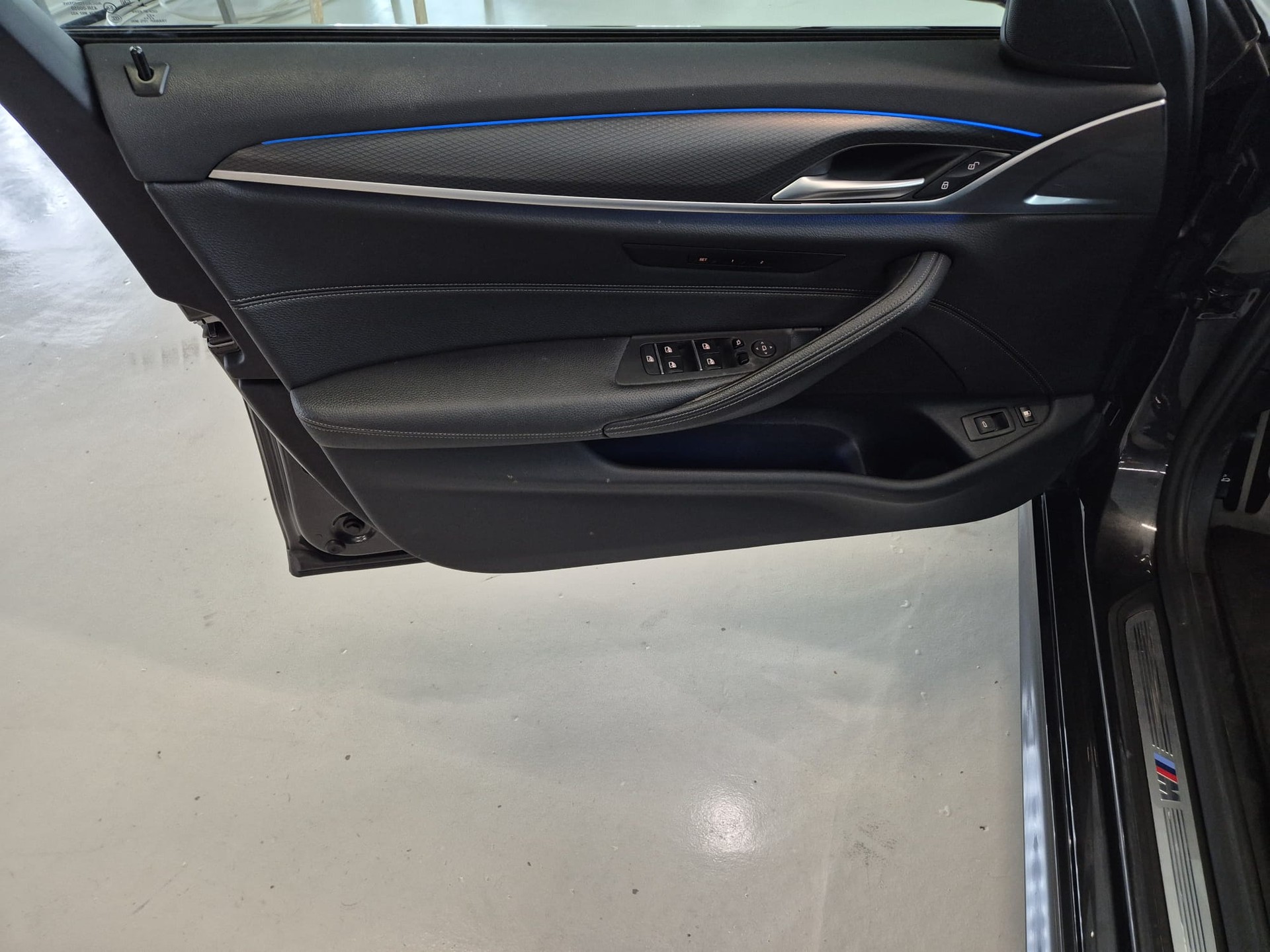 BMW 530e xDrive Touring M Sport Steptronic-image-17