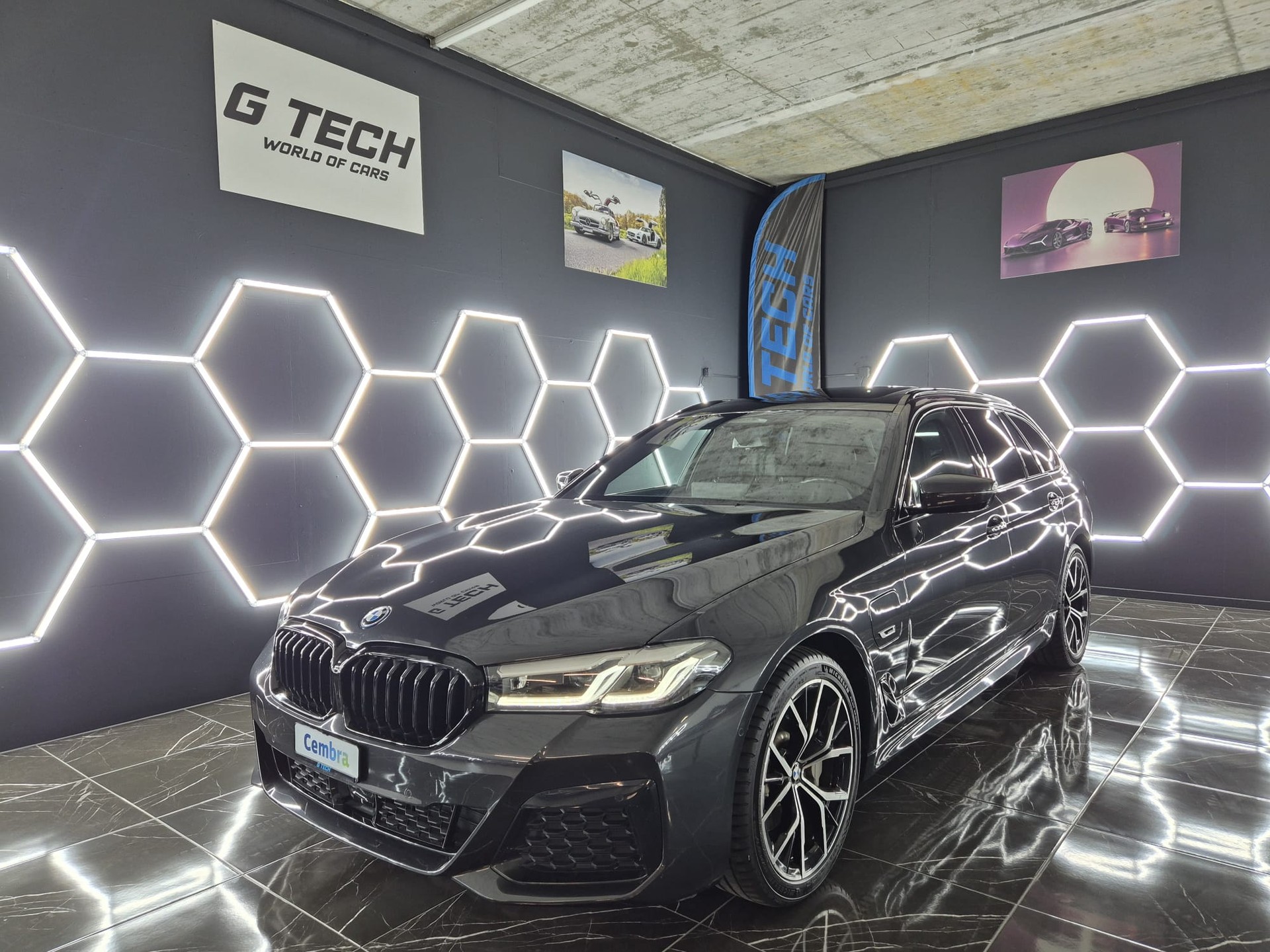 BMW 530e xDrive Touring M Sport Steptronic-showroom-element-2