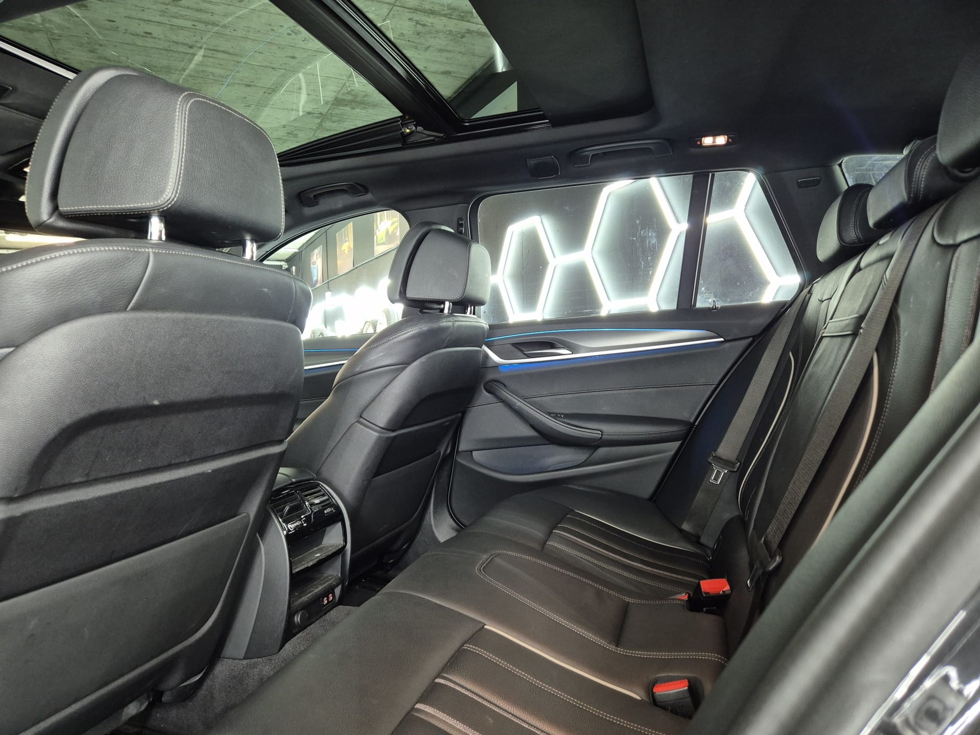 BMW 530e xDrive Touring M Sport Steptronic-image-20