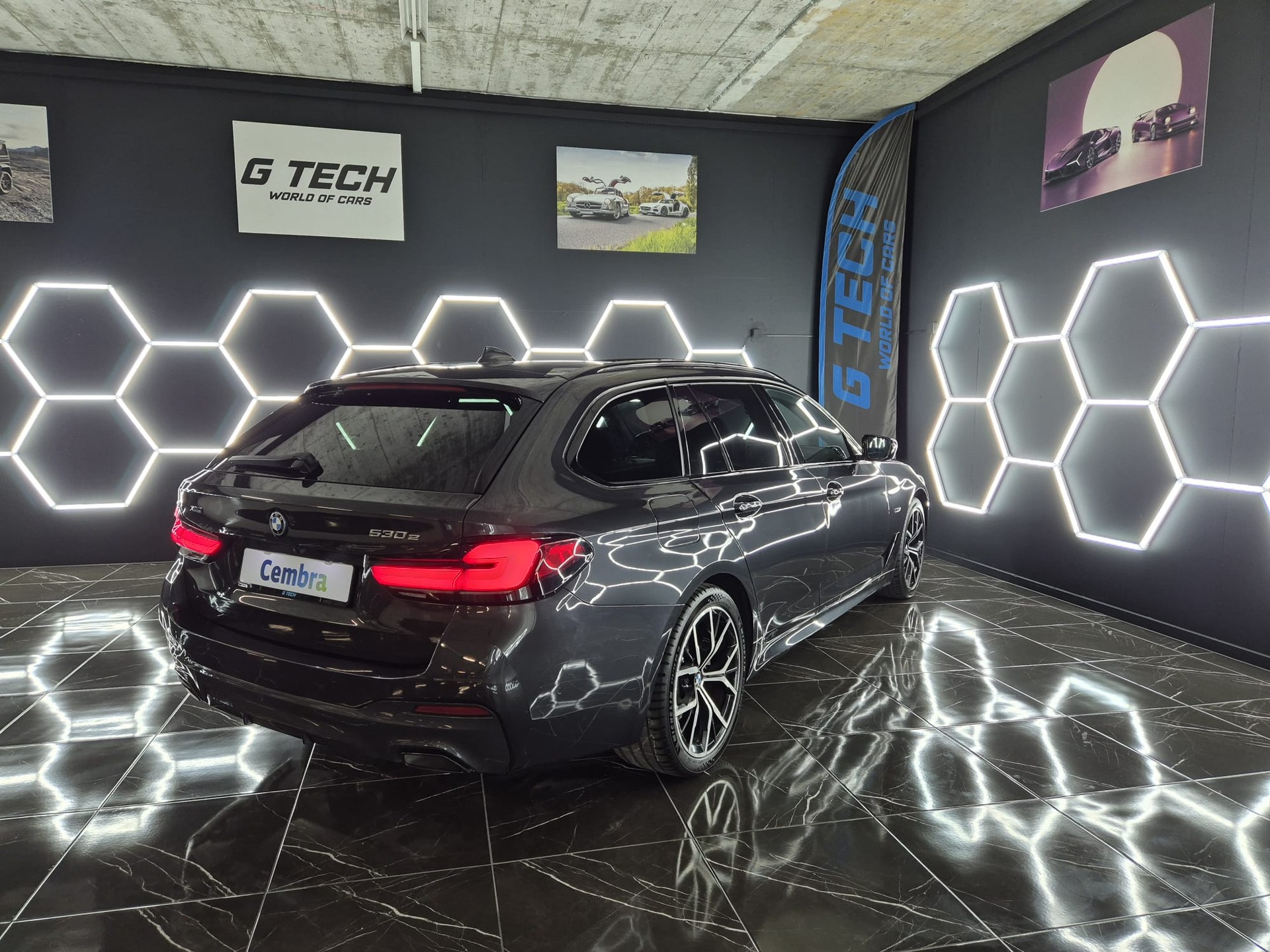 BMW 530e xDrive Touring M Sport Steptronic-image-12