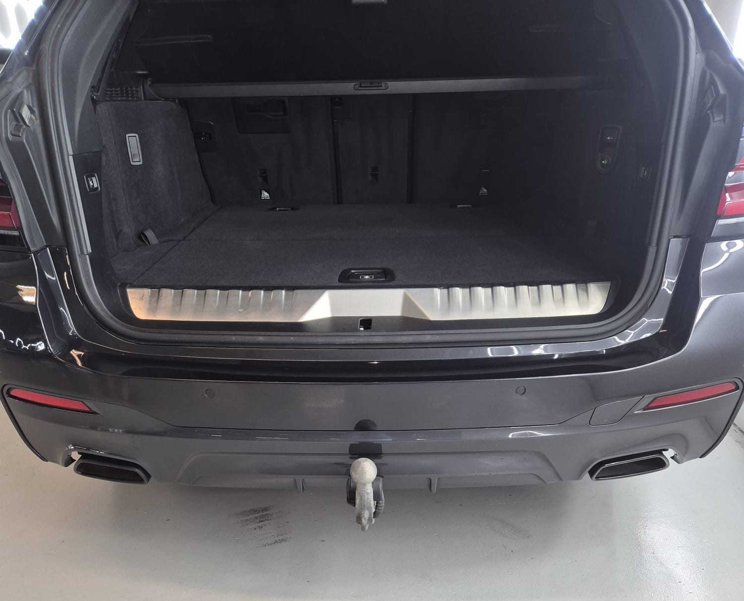 BMW 530e xDrive Touring M Sport Steptronic-image-14
