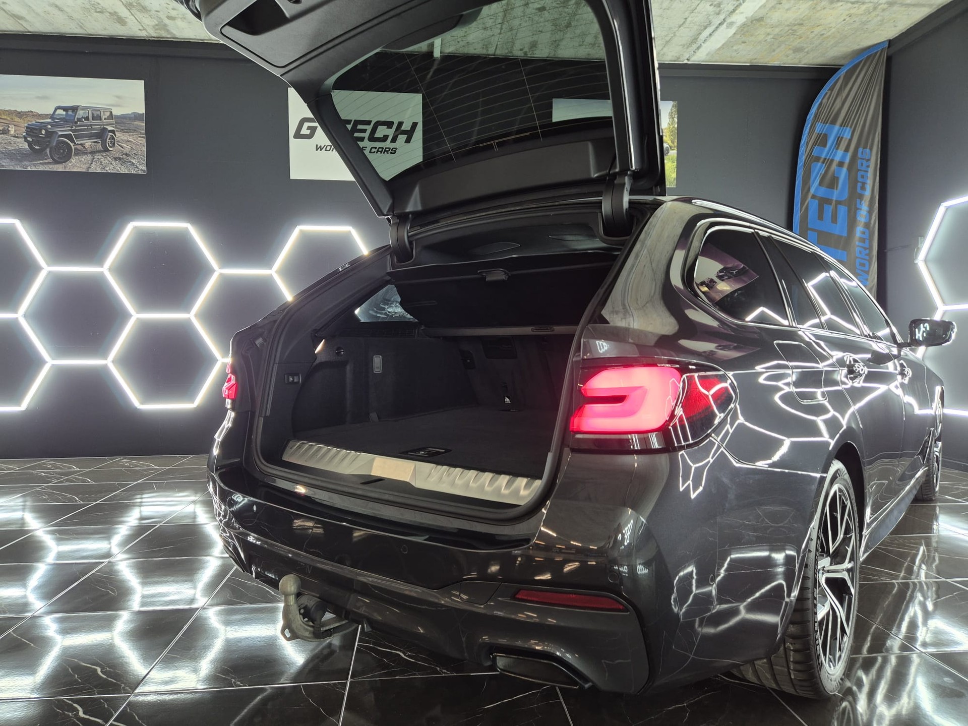 BMW 530e xDrive Touring M Sport Steptronic-image-15